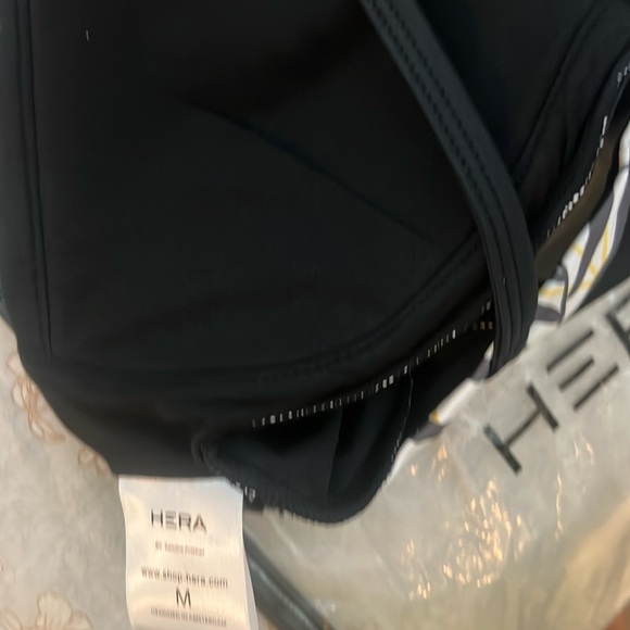 Hera x Hero Women's Seamless C Back Sports Bra in Black/white Color NWT - Picture 9 of 9